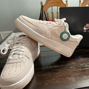 Women’s Air Force NWT with Sherpa detailing. Too big and unable to return